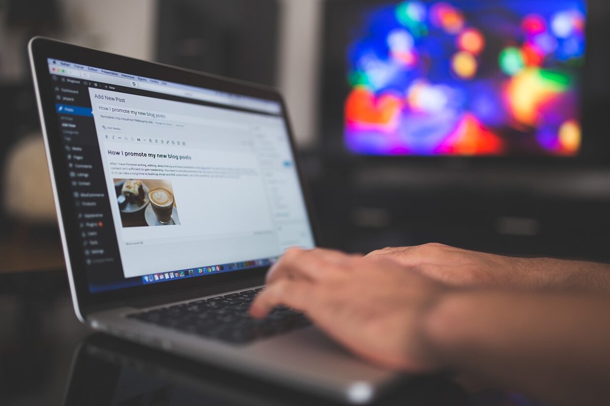 Lebensversicherung verkaufen – Angebot anfordern Angebot per Laptop anfordern – Lebensversicherung verkaufen und Angebot einholen